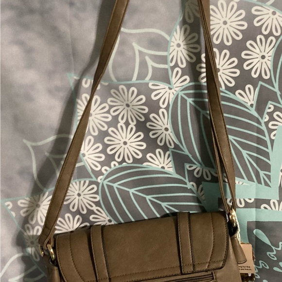 Beautiful lead safe cross body bag approved vegan light brown 10”wide 11”tall ! - Picture 4 of 7